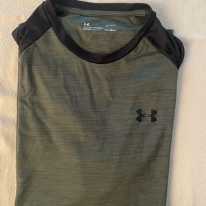 men’s short sleeve UA t-shirt